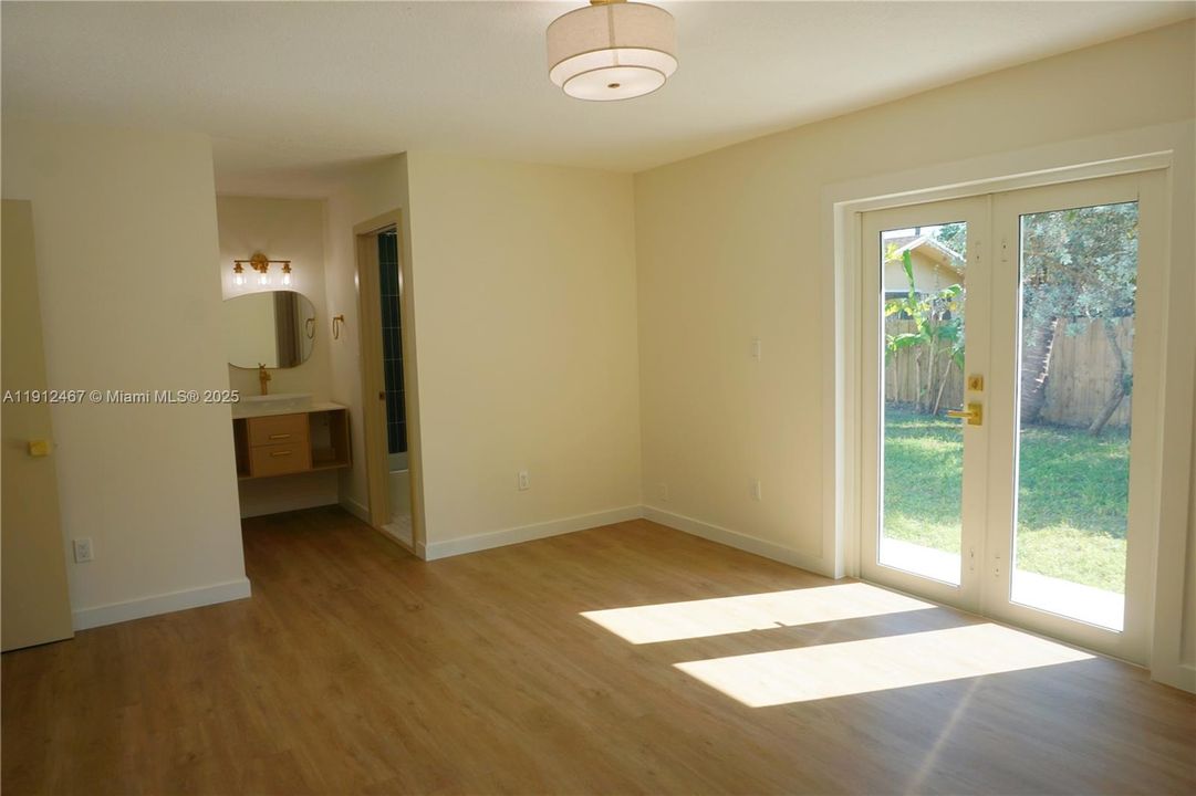 For Sale: $599,000 (3 beds, 2 baths, 1464 Square Feet)