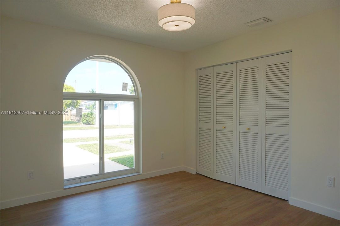 For Sale: $599,000 (3 beds, 2 baths, 1464 Square Feet)