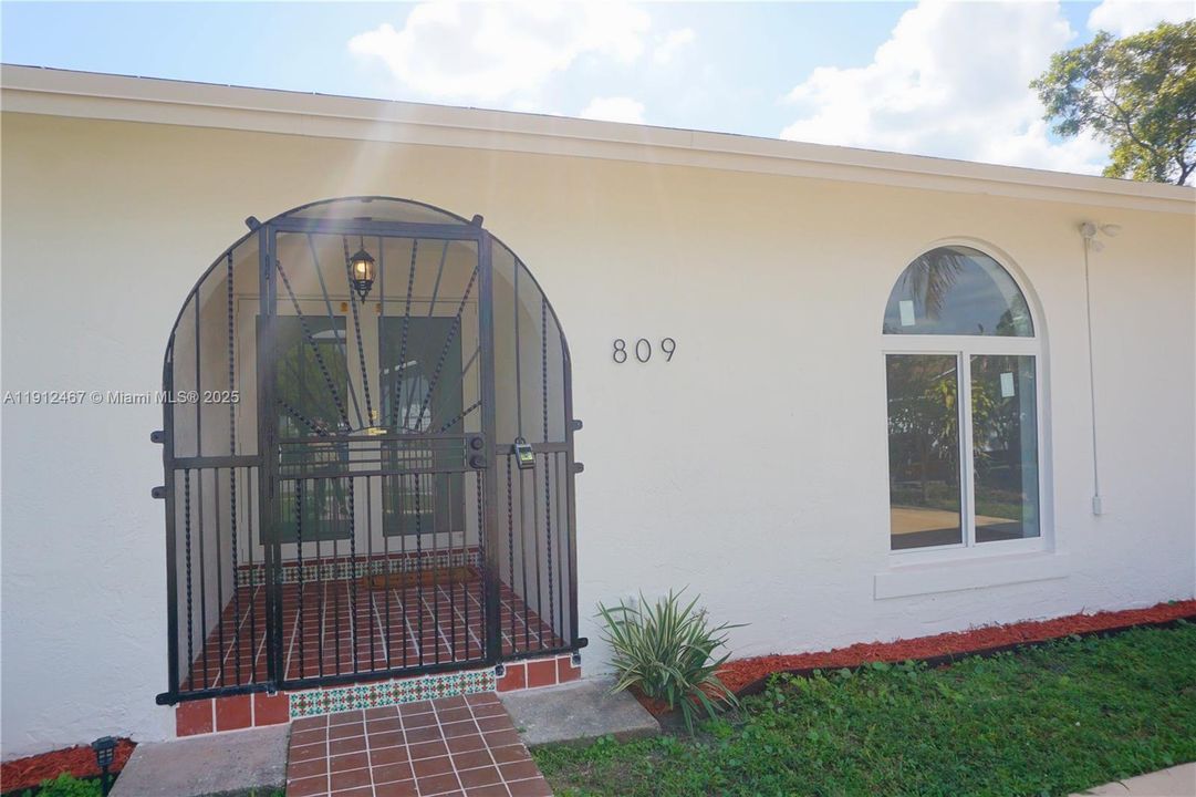 For Sale: $599,000 (3 beds, 2 baths, 1464 Square Feet)