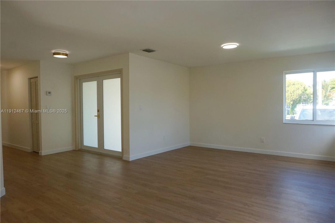 For Sale: $599,000 (3 beds, 2 baths, 1464 Square Feet)