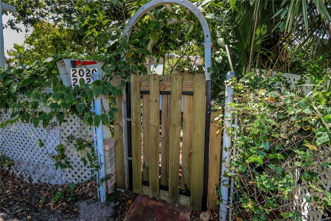 待售: $499,900 (0 贝兹, 0 浴室, 1086 平方英尺)