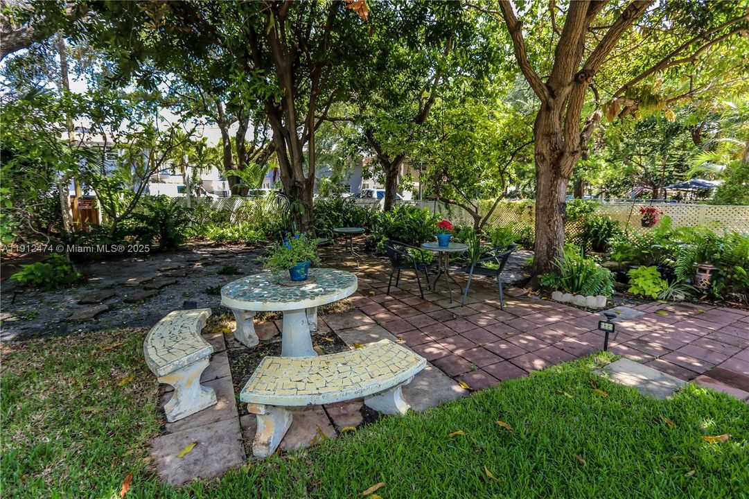 待售: $499,900 (0 贝兹, 0 浴室, 1086 平方英尺)