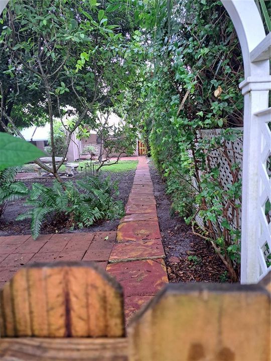 待售: $499,900 (0 贝兹, 0 浴室, 1086 平方英尺)