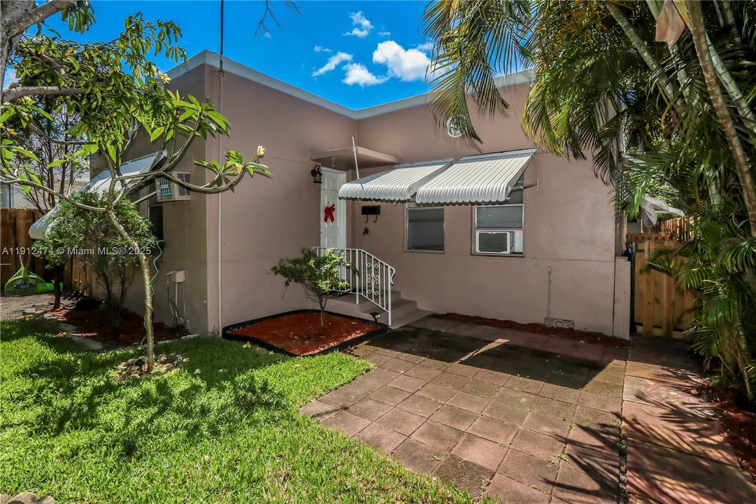 待售: $499,900 (0 贝兹, 0 浴室, 1086 平方英尺)