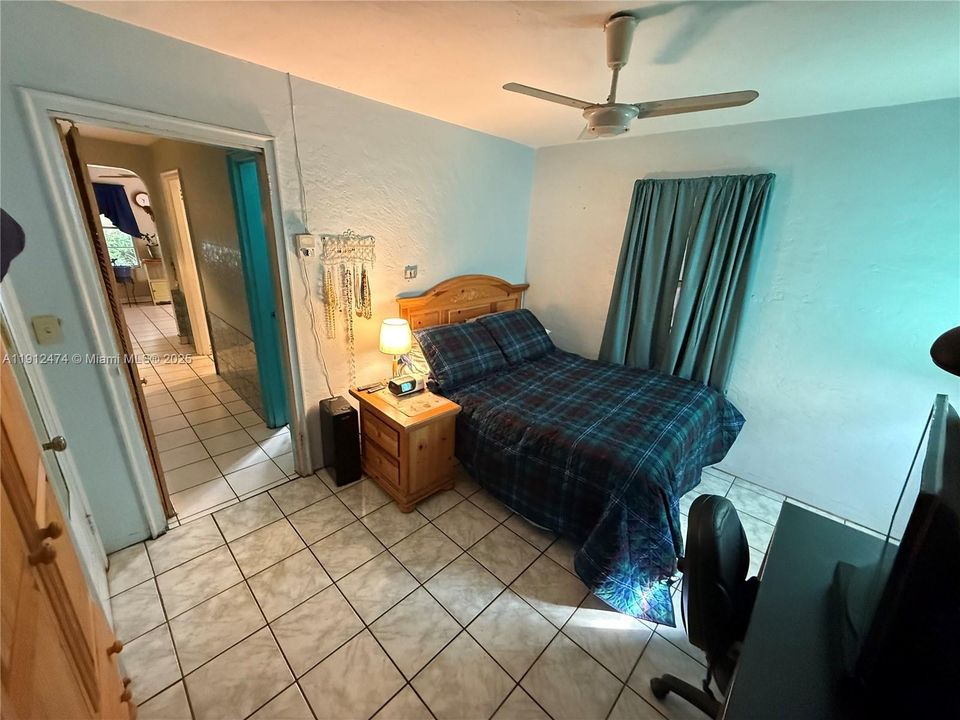 待售: $499,900 (0 贝兹, 0 浴室, 1086 平方英尺)