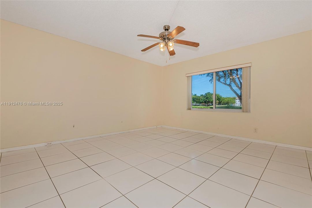 合同活跃: $199,900 (2 贝兹, 2 浴室, 1507 平方英尺)