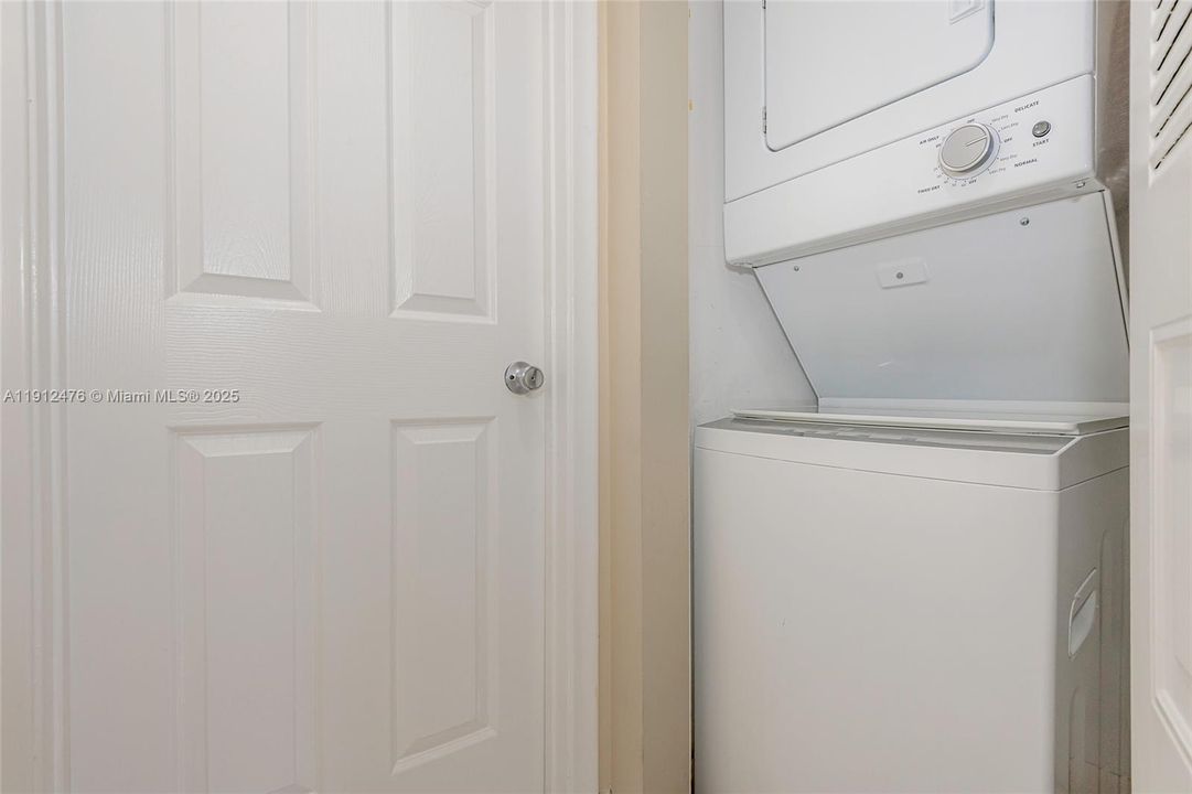 合同活跃: $199,900 (2 贝兹, 2 浴室, 1507 平方英尺)