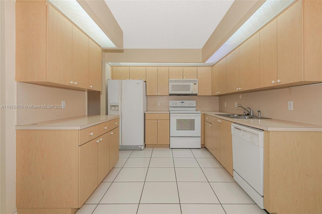 合同活跃: $199,900 (2 贝兹, 2 浴室, 1507 平方英尺)