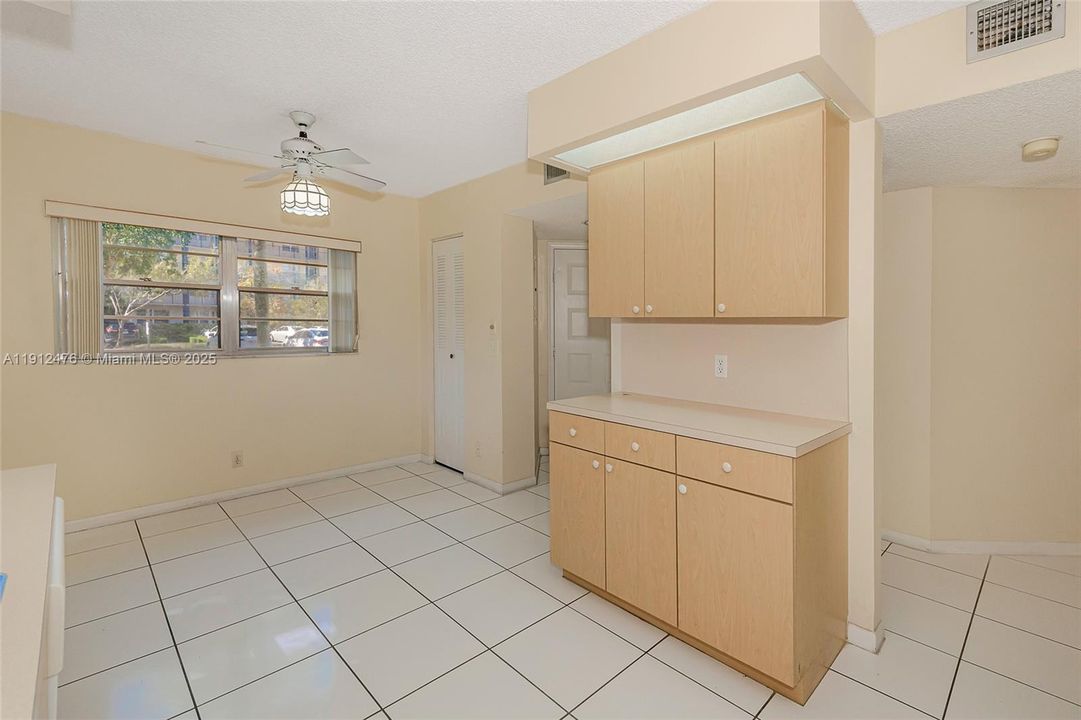 合同活跃: $199,900 (2 贝兹, 2 浴室, 1507 平方英尺)