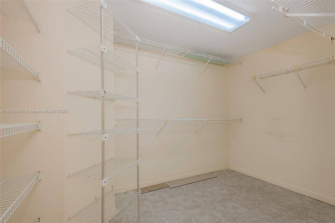 合同活跃: $199,900 (2 贝兹, 2 浴室, 1507 平方英尺)