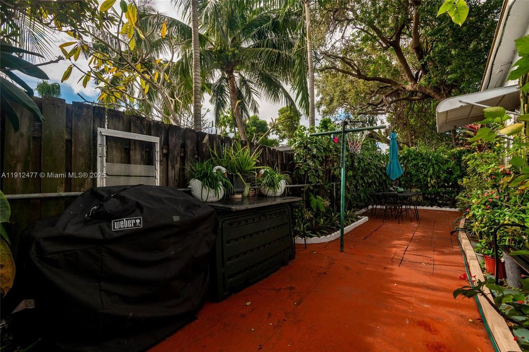 For Sale: $114,900 (1 beds, 1 baths, 500 Square Feet)