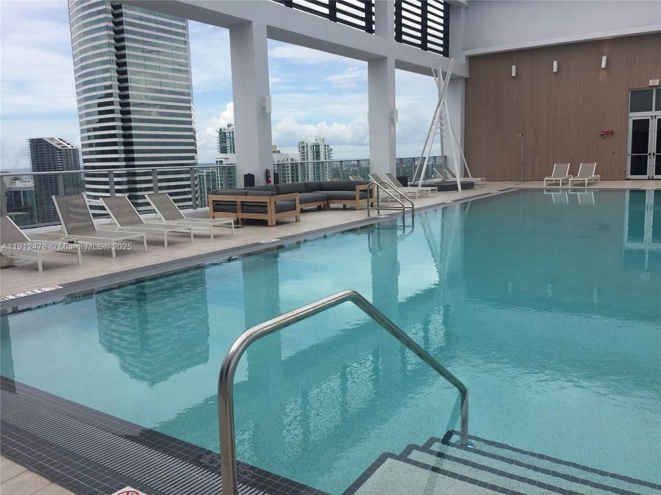 Recently Rented: $2,550 (1 beds, 1 baths, 446 Square Feet)