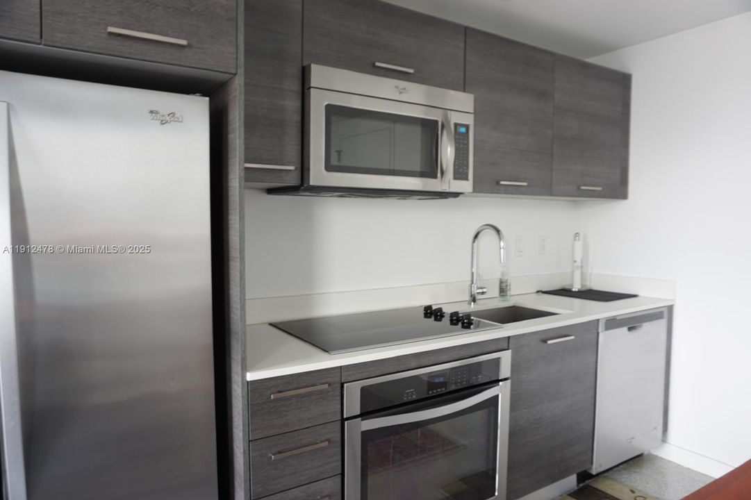 Recently Rented: $2,550 (1 beds, 1 baths, 446 Square Feet)