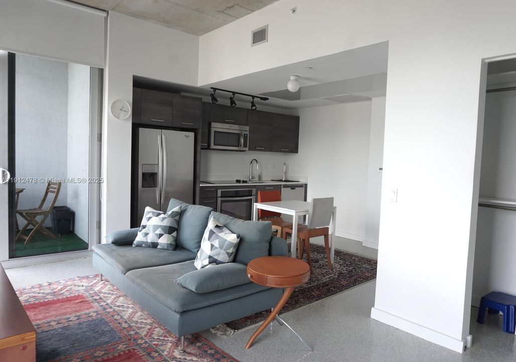Recently Rented: $2,550 (1 beds, 1 baths, 446 Square Feet)