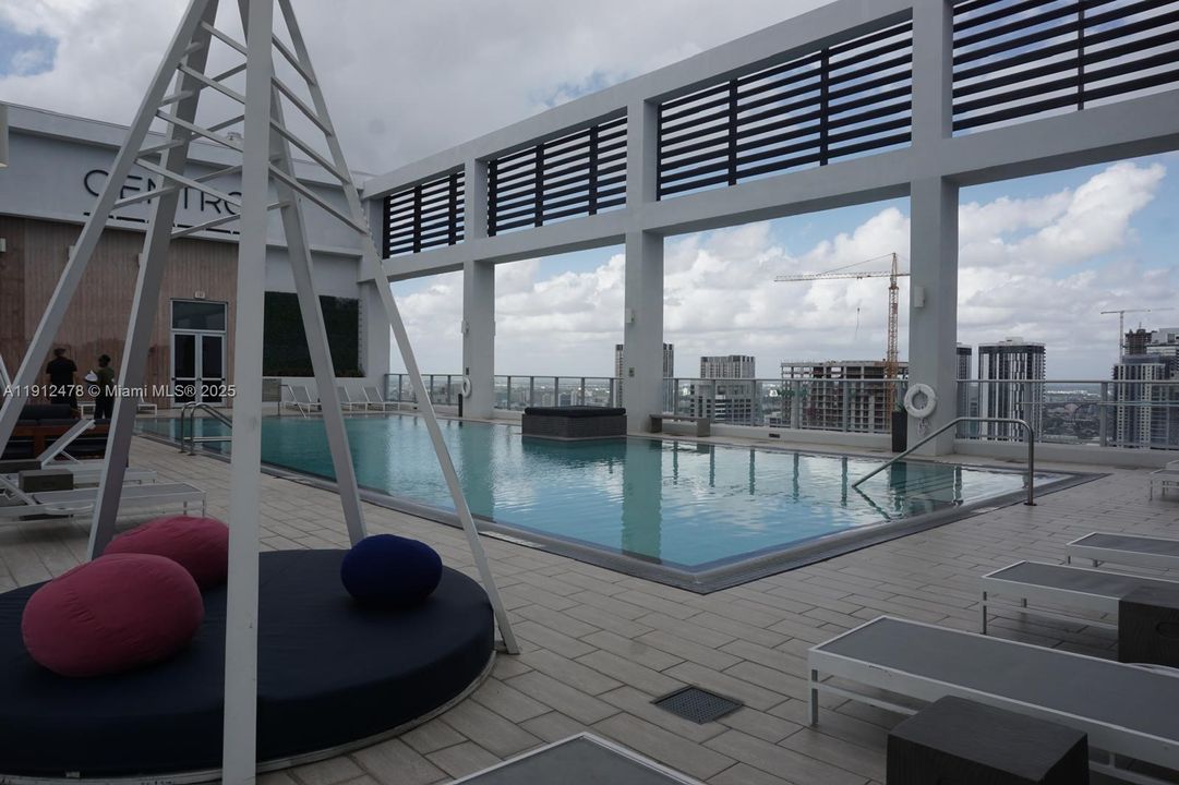 Recently Rented: $2,550 (1 beds, 1 baths, 446 Square Feet)