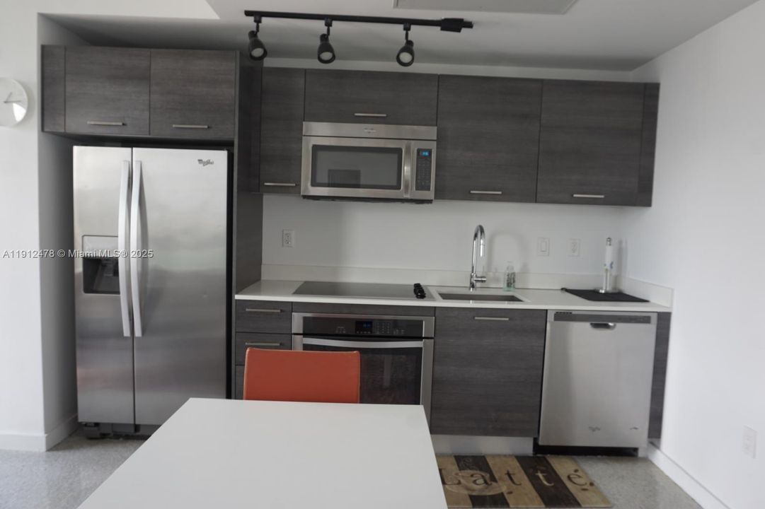 Recently Rented: $2,550 (1 beds, 1 baths, 446 Square Feet)