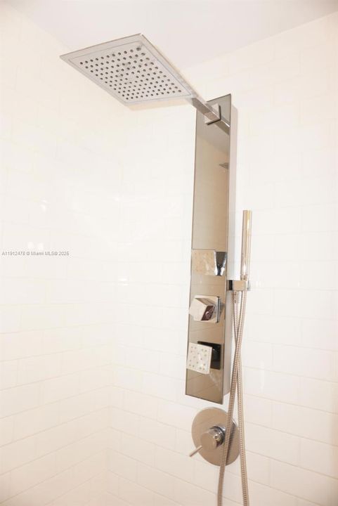 Recently Rented: $2,550 (1 beds, 1 baths, 446 Square Feet)