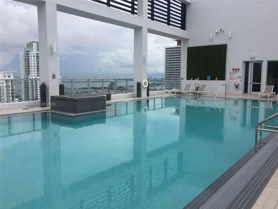 Recently Rented: $2,550 (1 beds, 1 baths, 446 Square Feet)