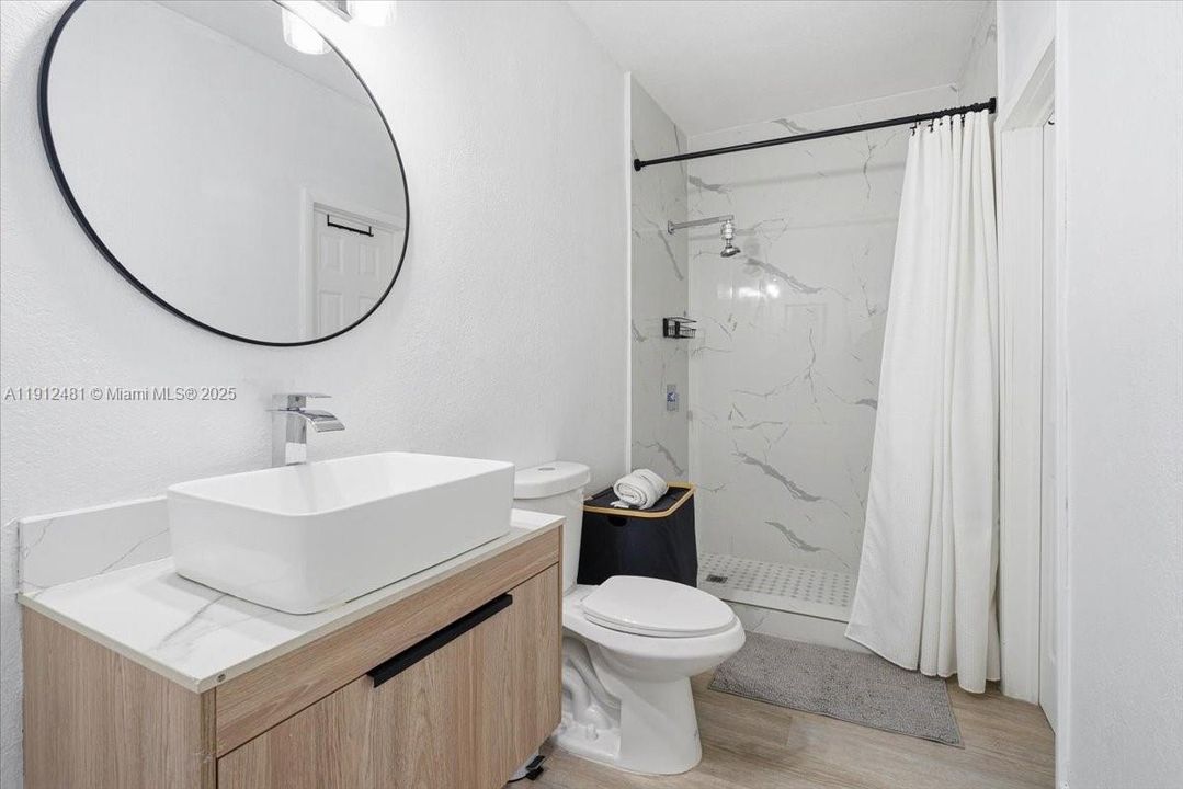 En Venta: $1,098,900 (3 camas, 2 baños, 1995 Pies cuadrados)