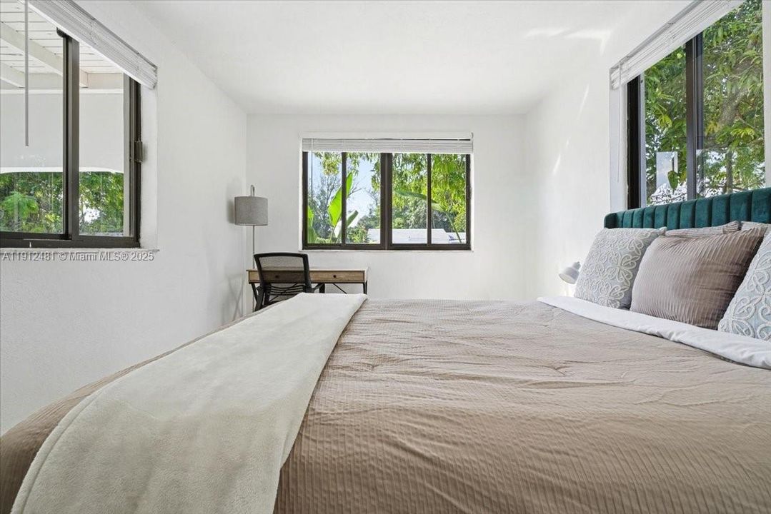 En Venta: $1,098,900 (3 camas, 2 baños, 1995 Pies cuadrados)