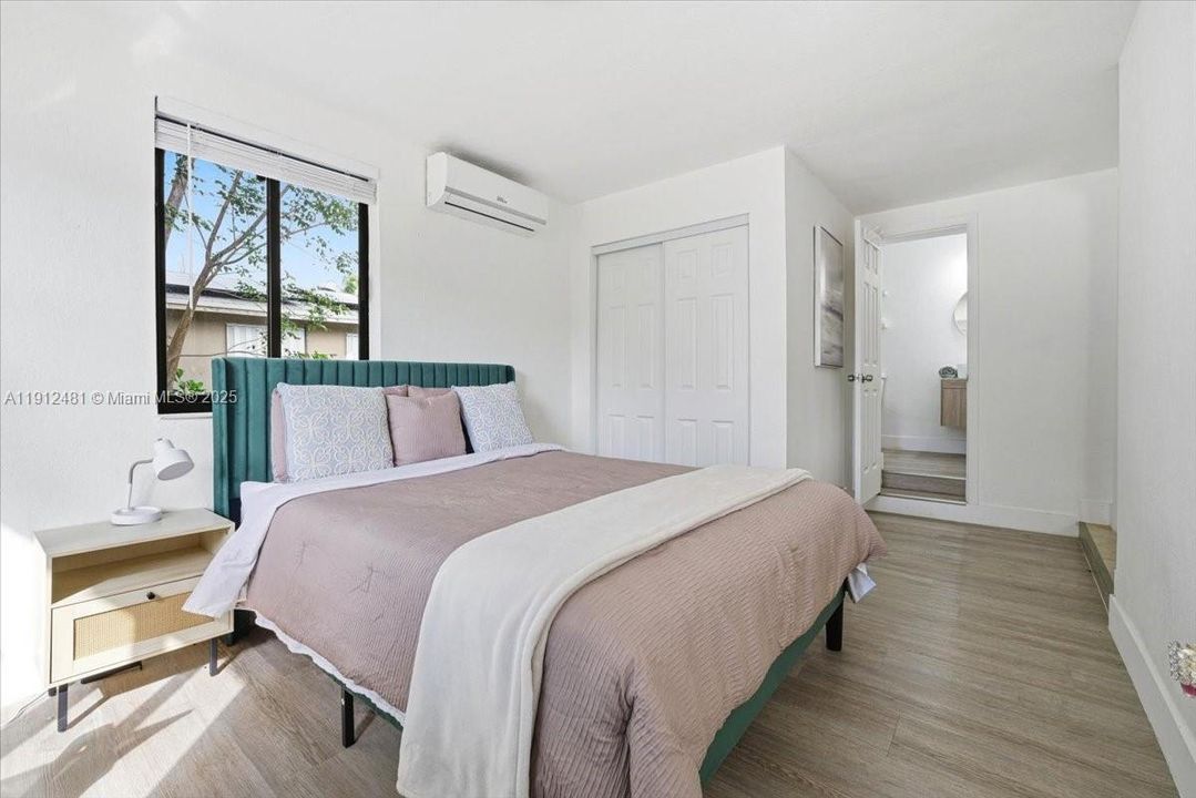 En Venta: $1,098,900 (3 camas, 2 baños, 1995 Pies cuadrados)