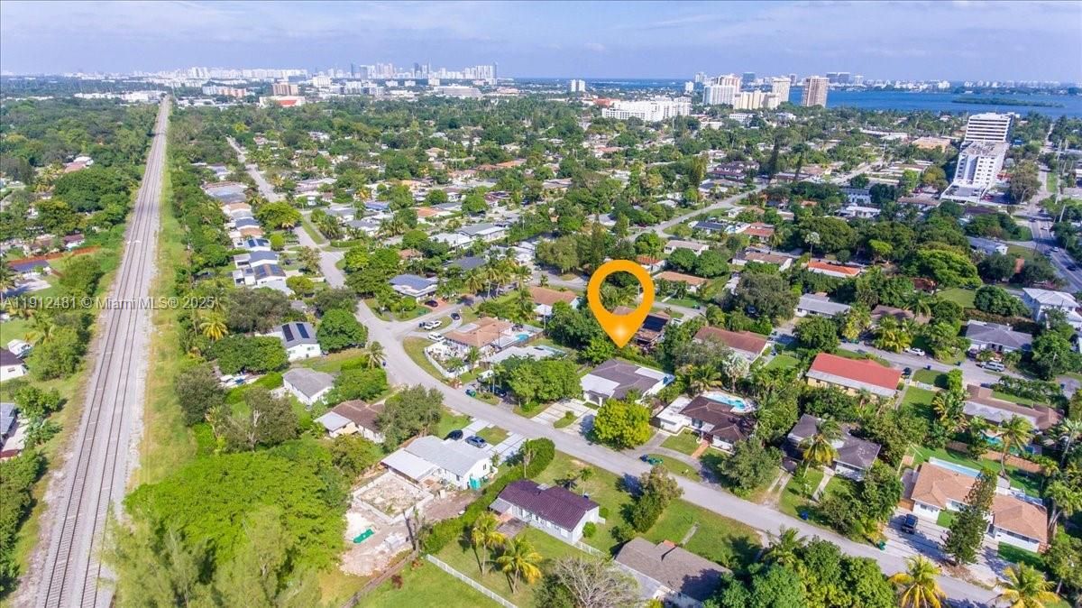 En Venta: $1,098,900 (3 camas, 2 baños, 1995 Pies cuadrados)