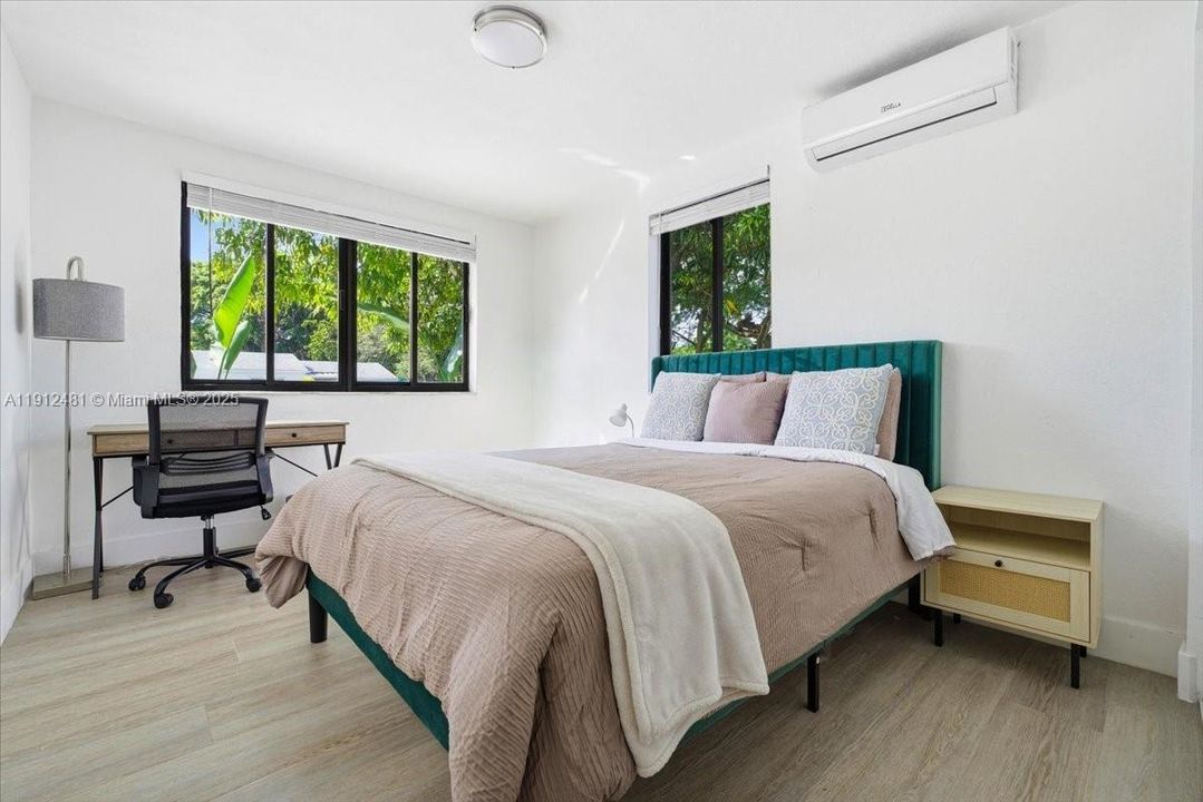 En Venta: $1,098,900 (3 camas, 2 baños, 1995 Pies cuadrados)