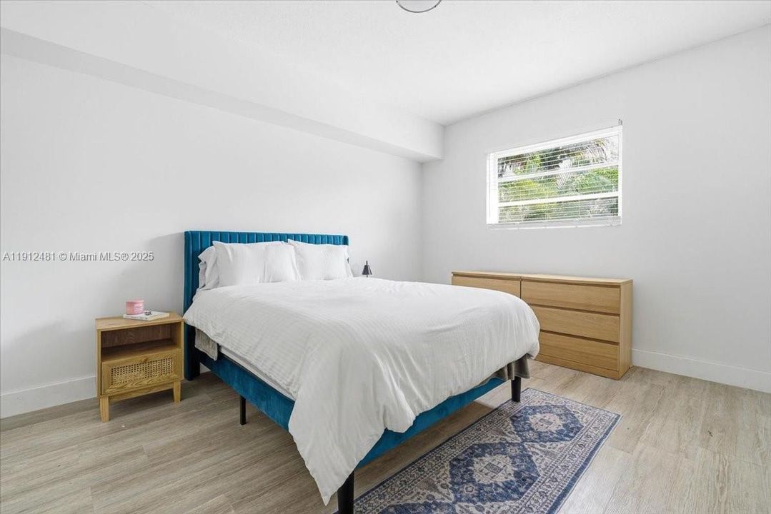 En Venta: $1,098,900 (3 camas, 2 baños, 1995 Pies cuadrados)