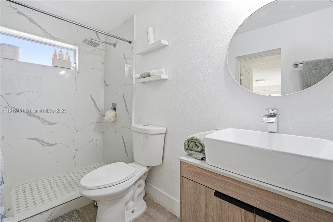 En Venta: $1,098,900 (3 camas, 2 baños, 1995 Pies cuadrados)