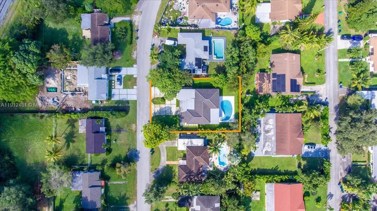 En Venta: $1,098,900 (3 camas, 2 baños, 1995 Pies cuadrados)