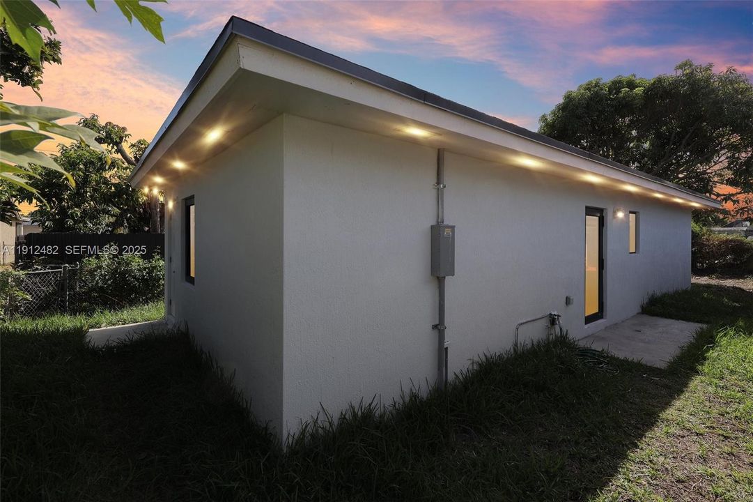 For Rent: $2,700 (2 beds, 2 baths, 625 Square Feet)