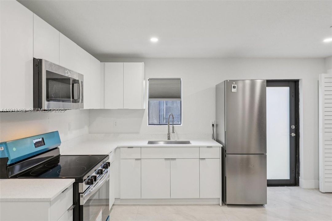 For Rent: $2,700 (2 beds, 2 baths, 625 Square Feet)