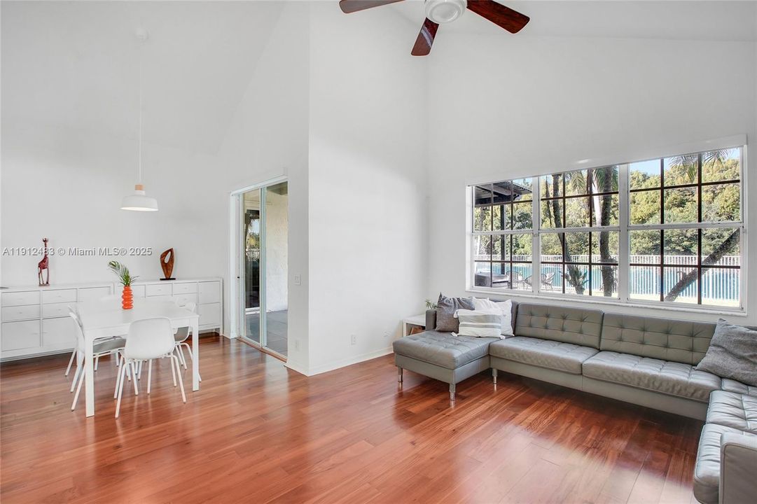 待售: $899,000 (4 贝兹, 2 浴室, 2478 平方英尺)