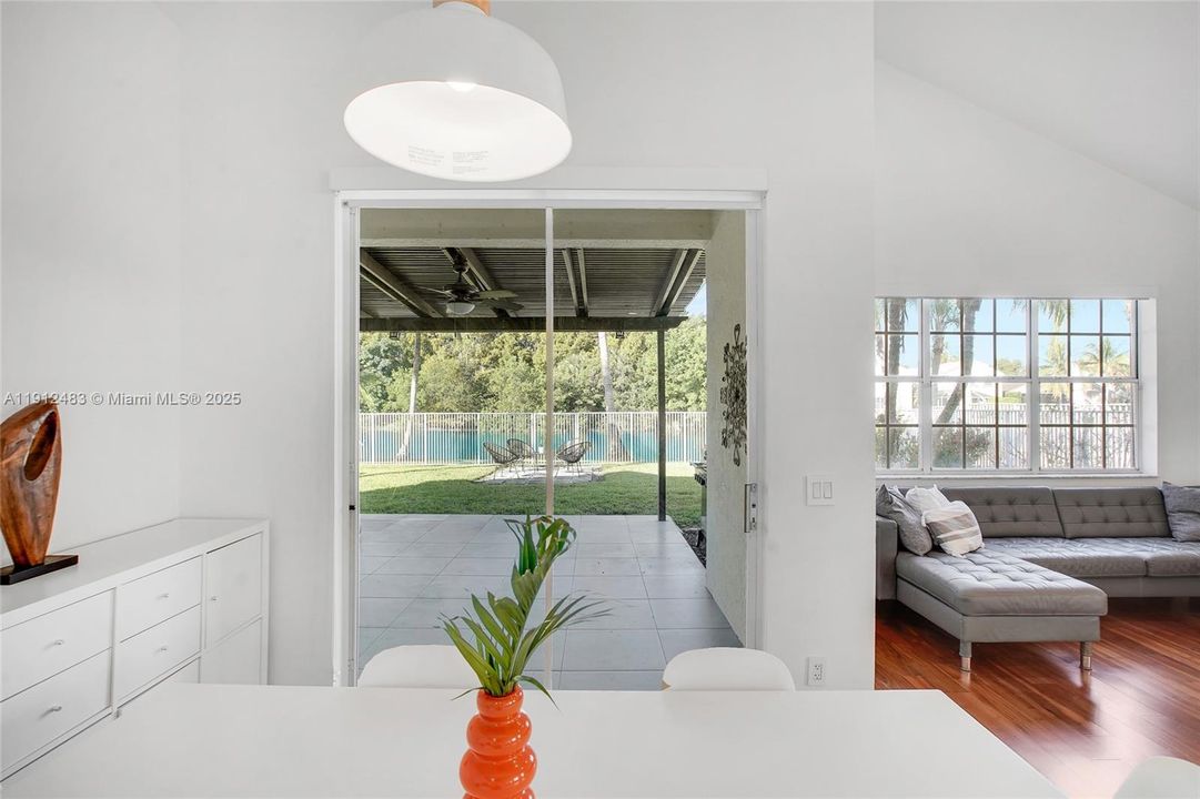 待售: $899,000 (4 贝兹, 2 浴室, 2478 平方英尺)