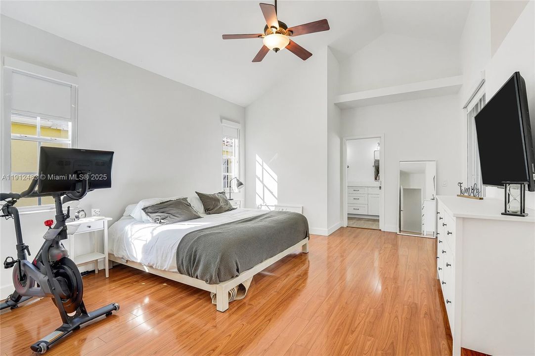 待售: $899,000 (4 贝兹, 2 浴室, 2478 平方英尺)