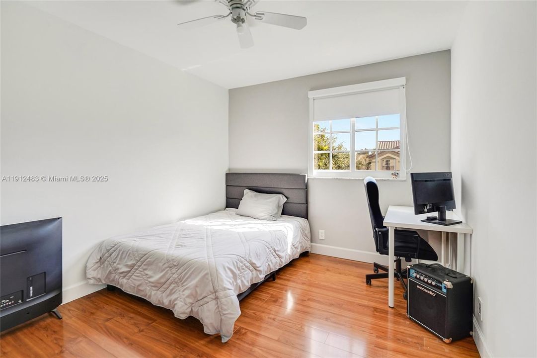 待售: $899,000 (4 贝兹, 2 浴室, 2478 平方英尺)