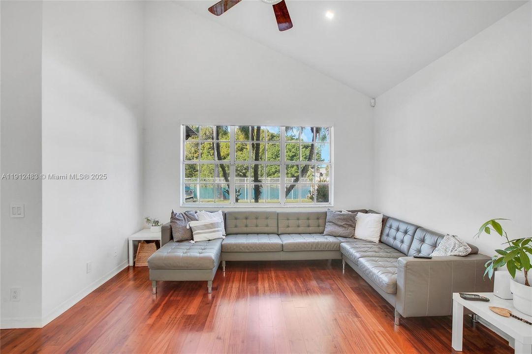 待售: $899,000 (4 贝兹, 2 浴室, 2478 平方英尺)