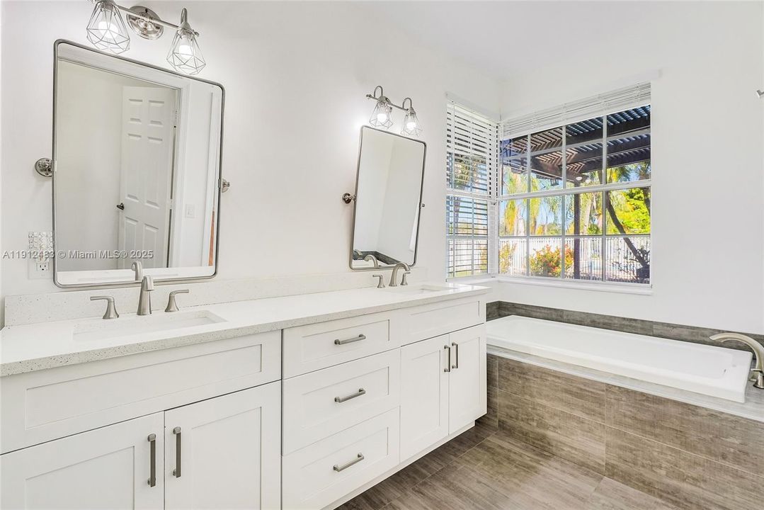 待售: $899,000 (4 贝兹, 2 浴室, 2478 平方英尺)