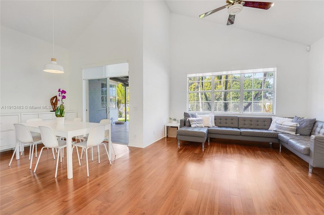 待售: $899,000 (4 贝兹, 2 浴室, 2478 平方英尺)