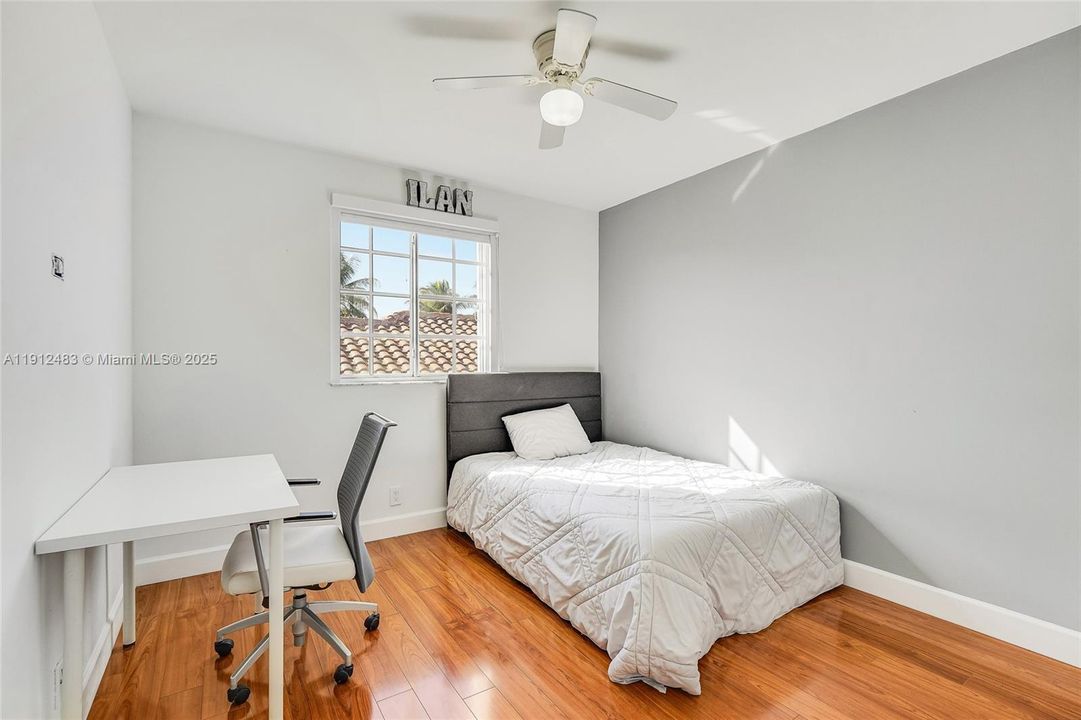 待售: $899,000 (4 贝兹, 2 浴室, 2478 平方英尺)