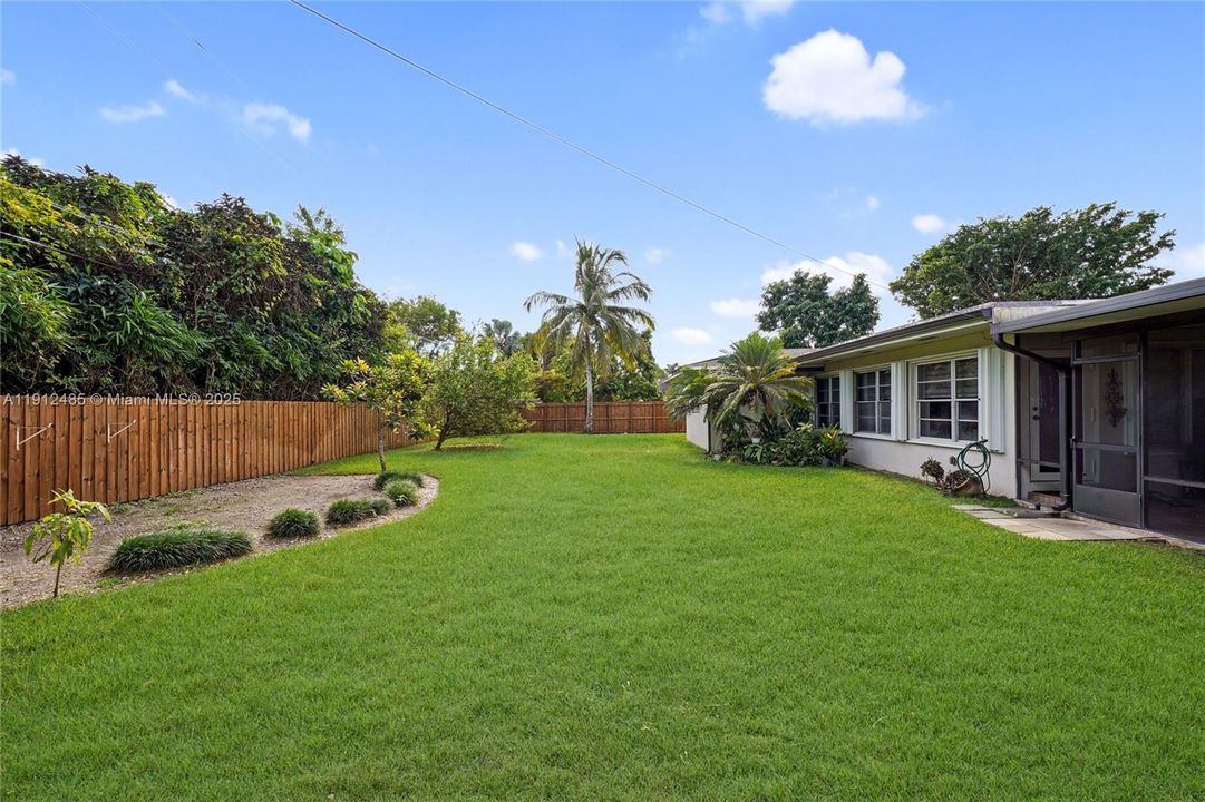 Activo con contrato: $815,000 (3 camas, 3 baños, 2416 Pies cuadrados)