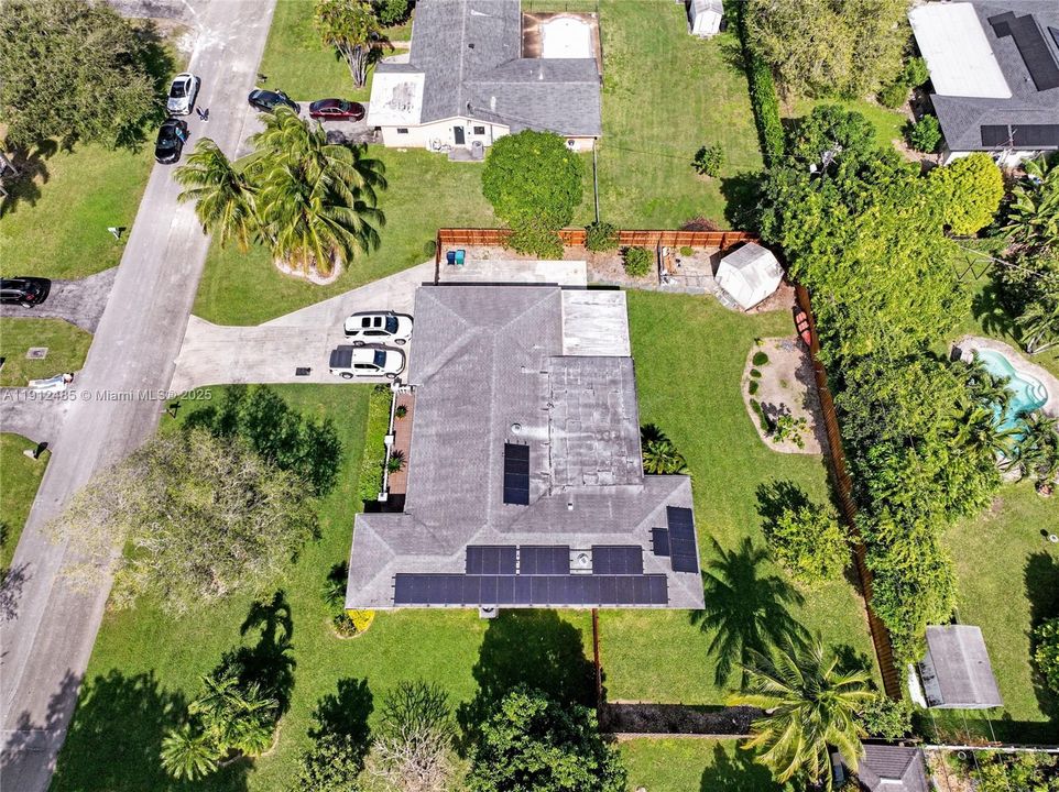 Activo con contrato: $815,000 (3 camas, 3 baños, 2416 Pies cuadrados)