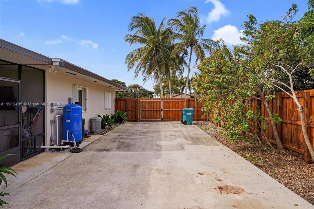 Activo con contrato: $815,000 (3 camas, 3 baños, 2416 Pies cuadrados)