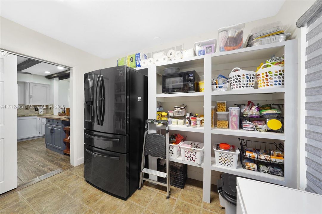 Activo con contrato: $815,000 (3 camas, 3 baños, 2416 Pies cuadrados)