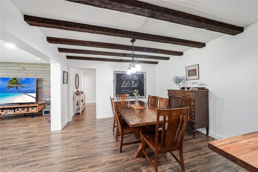 Activo con contrato: $815,000 (3 camas, 3 baños, 2416 Pies cuadrados)