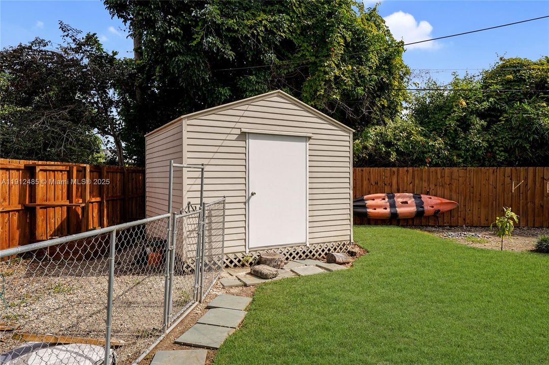 Activo con contrato: $815,000 (3 camas, 3 baños, 2416 Pies cuadrados)