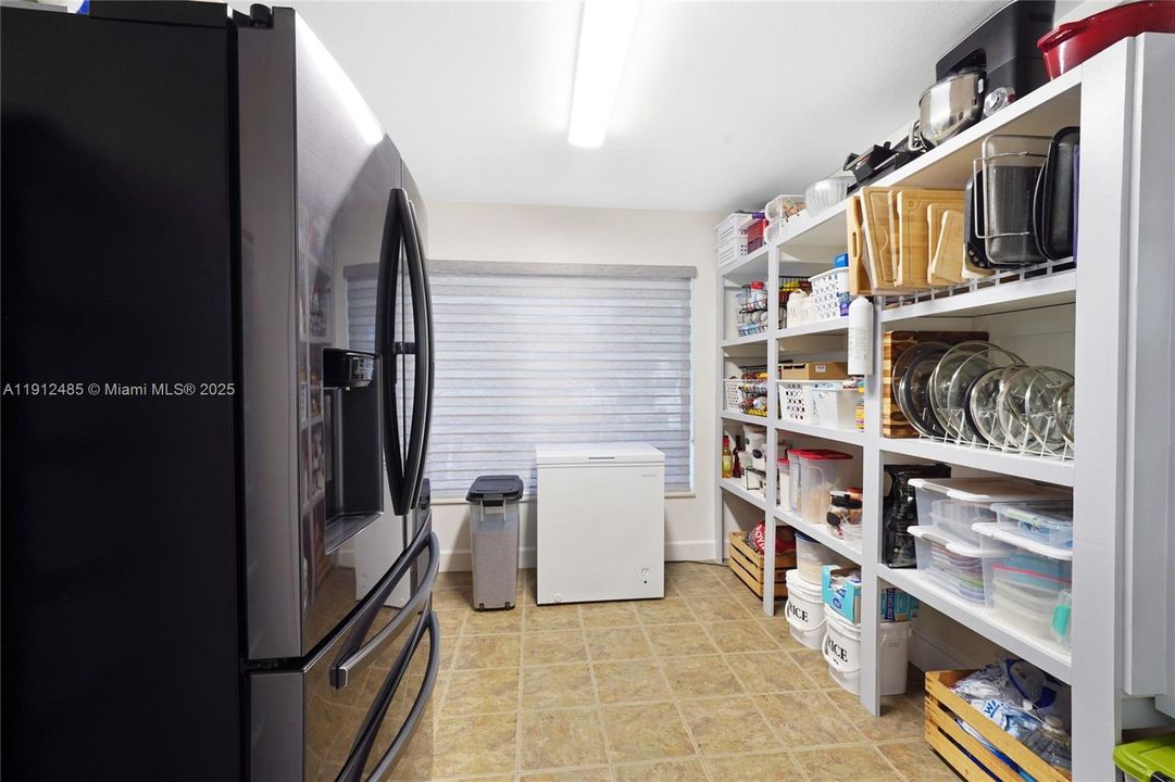 Activo con contrato: $815,000 (3 camas, 3 baños, 2416 Pies cuadrados)