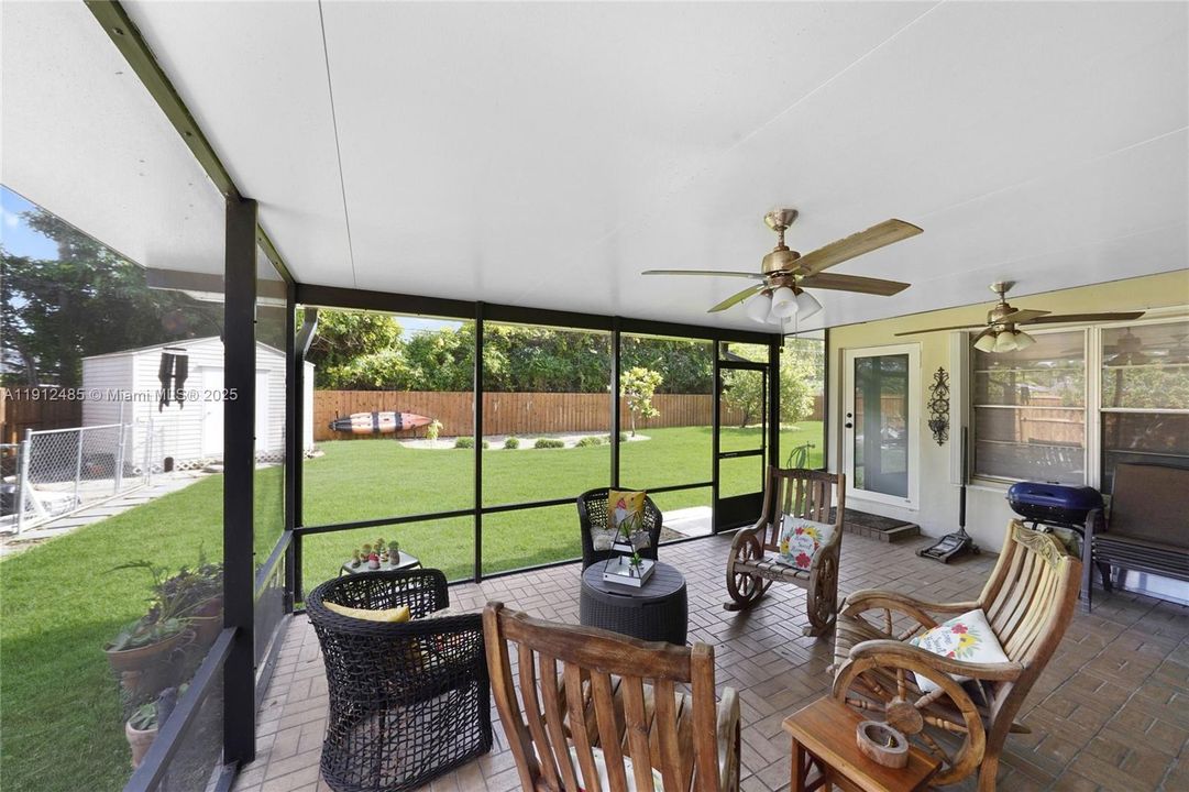 Activo con contrato: $815,000 (3 camas, 3 baños, 2416 Pies cuadrados)