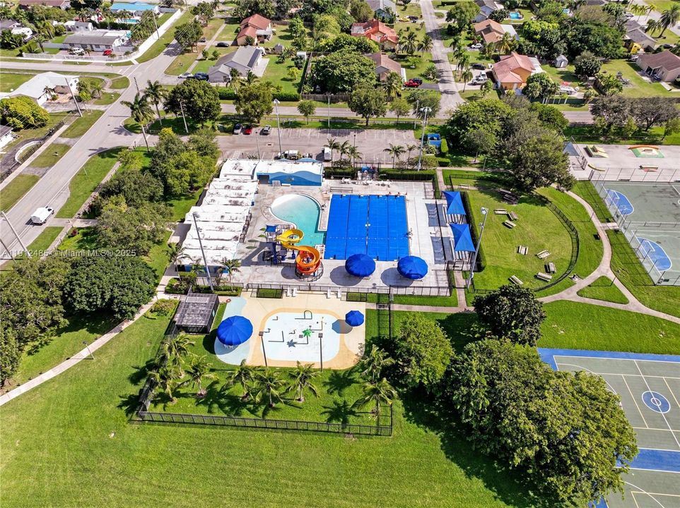 Activo con contrato: $815,000 (3 camas, 3 baños, 2416 Pies cuadrados)