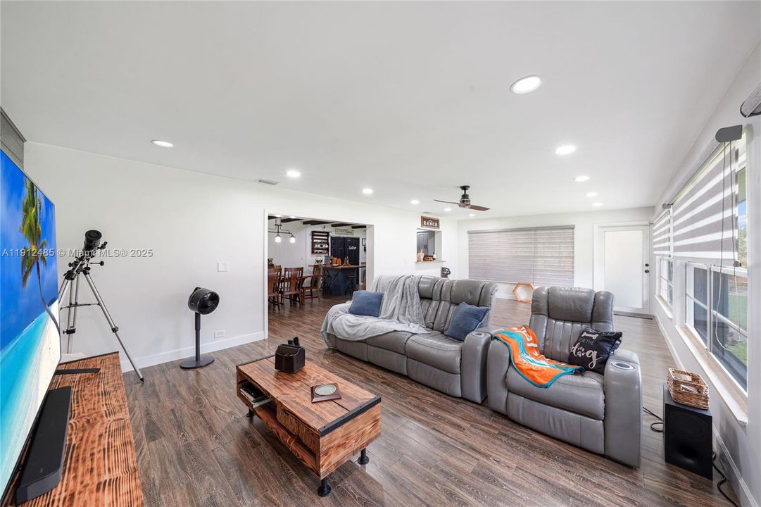 Activo con contrato: $815,000 (3 camas, 3 baños, 2416 Pies cuadrados)